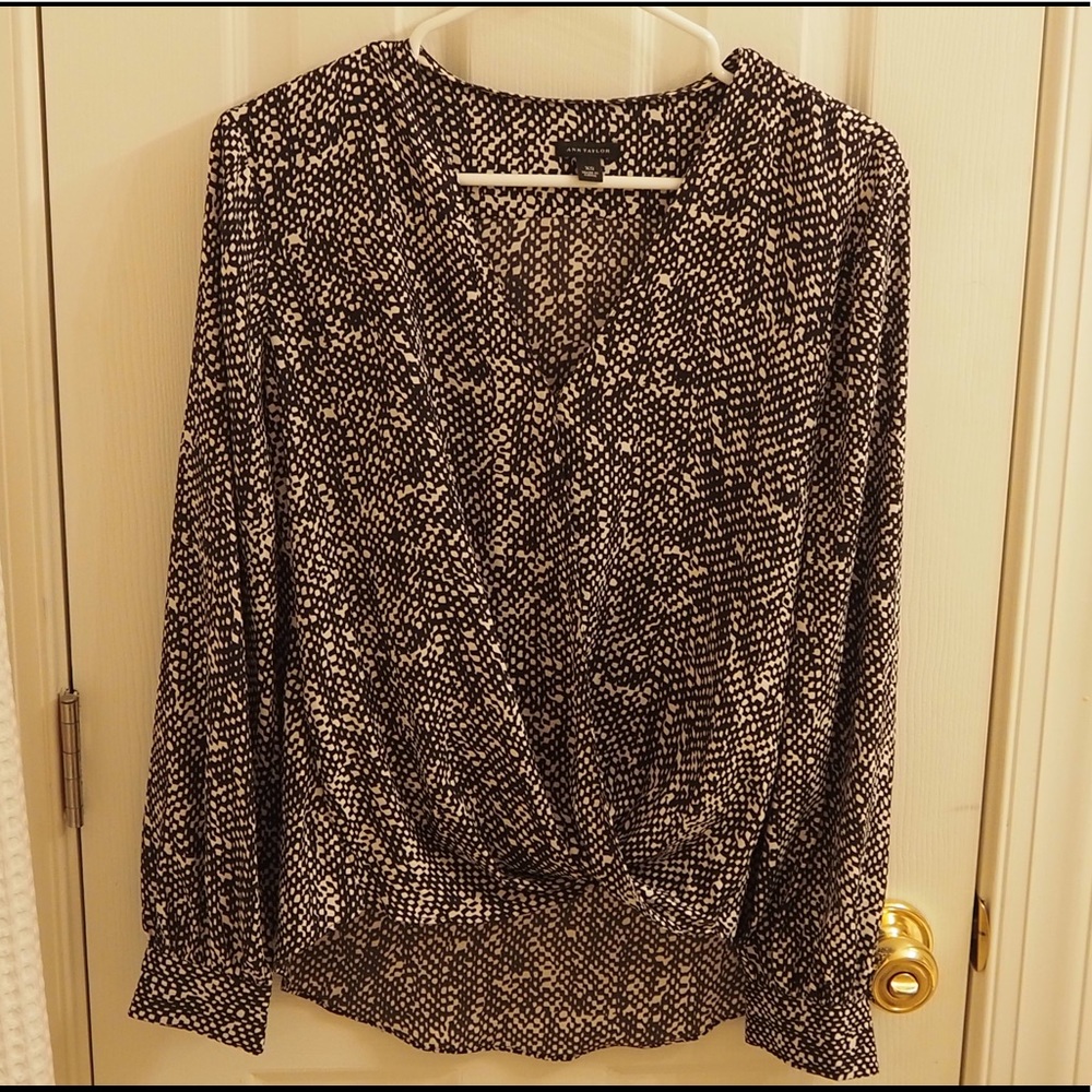 Ann Taylor ruched knot front navy & white speckled blouse